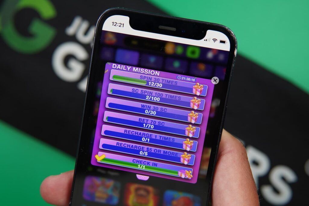 Patrik Lidin holding an iPhone with the Lavish Luck casino promotions page loaded on the webpage.