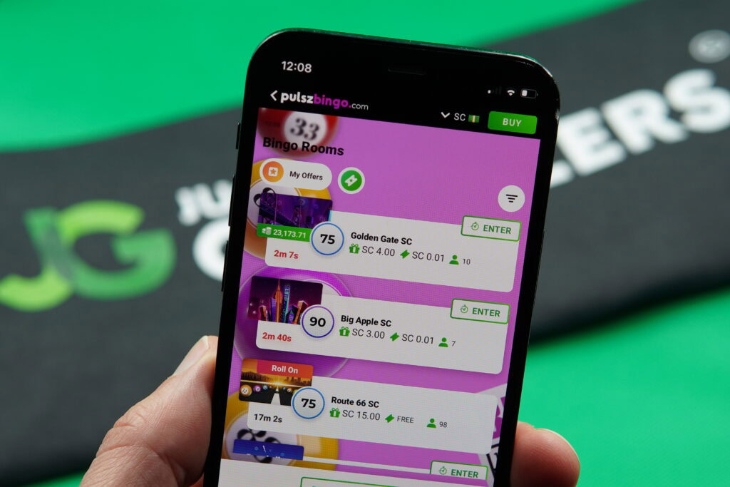 Photo of Patrik Lidin holding the Pulsz Bingo site to show it looks