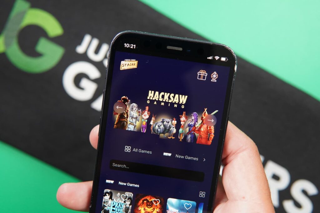 Patrik Lidin holding an iPhone with the Stackr casino landing page loaded on the webpage.